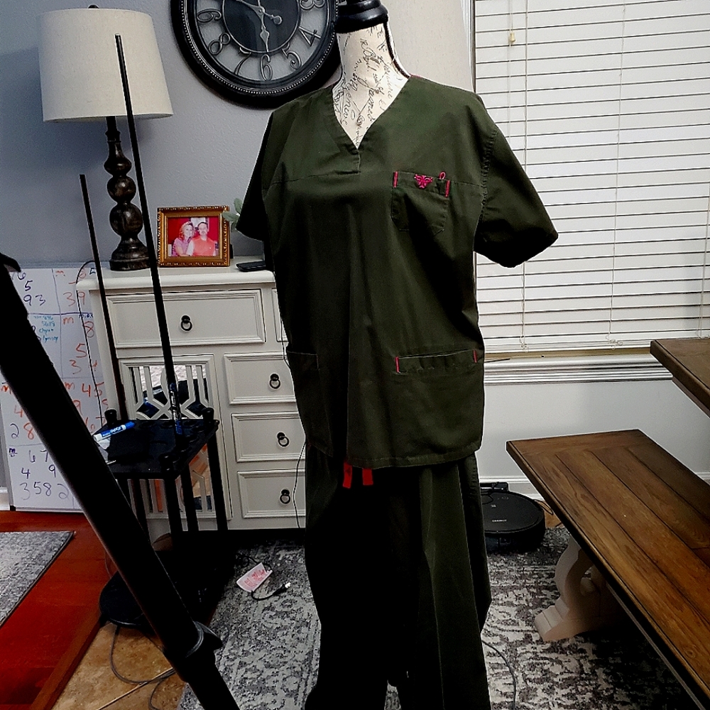 MED COUTOURE SCRUBS  LP